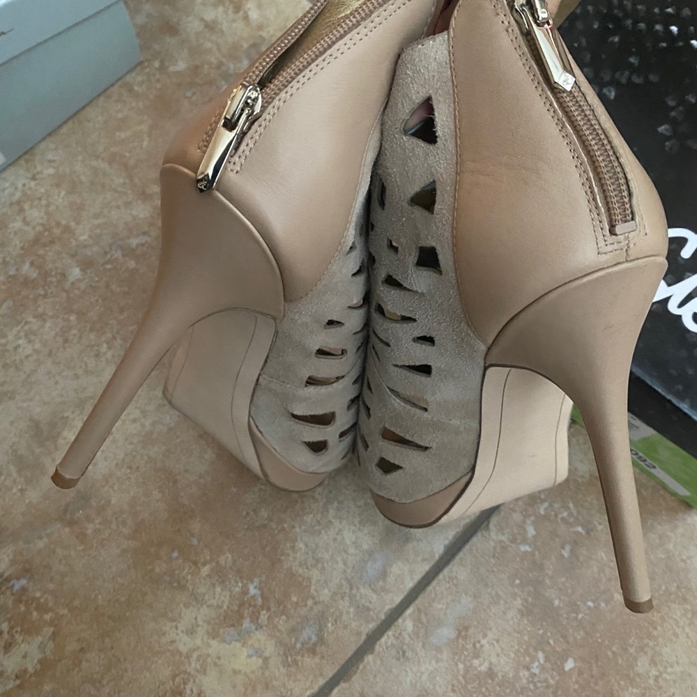 Sam Edelman caged taupe heels EUC - Picture 7 of 8